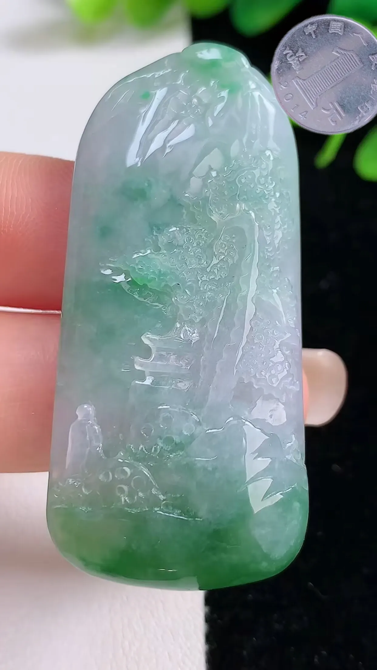 缅甸天然翡翠a货 老坑料起胶冰润 飘绿意境山水牌吊坠，尺寸50.3-23.5-8.6mm  y 18.99