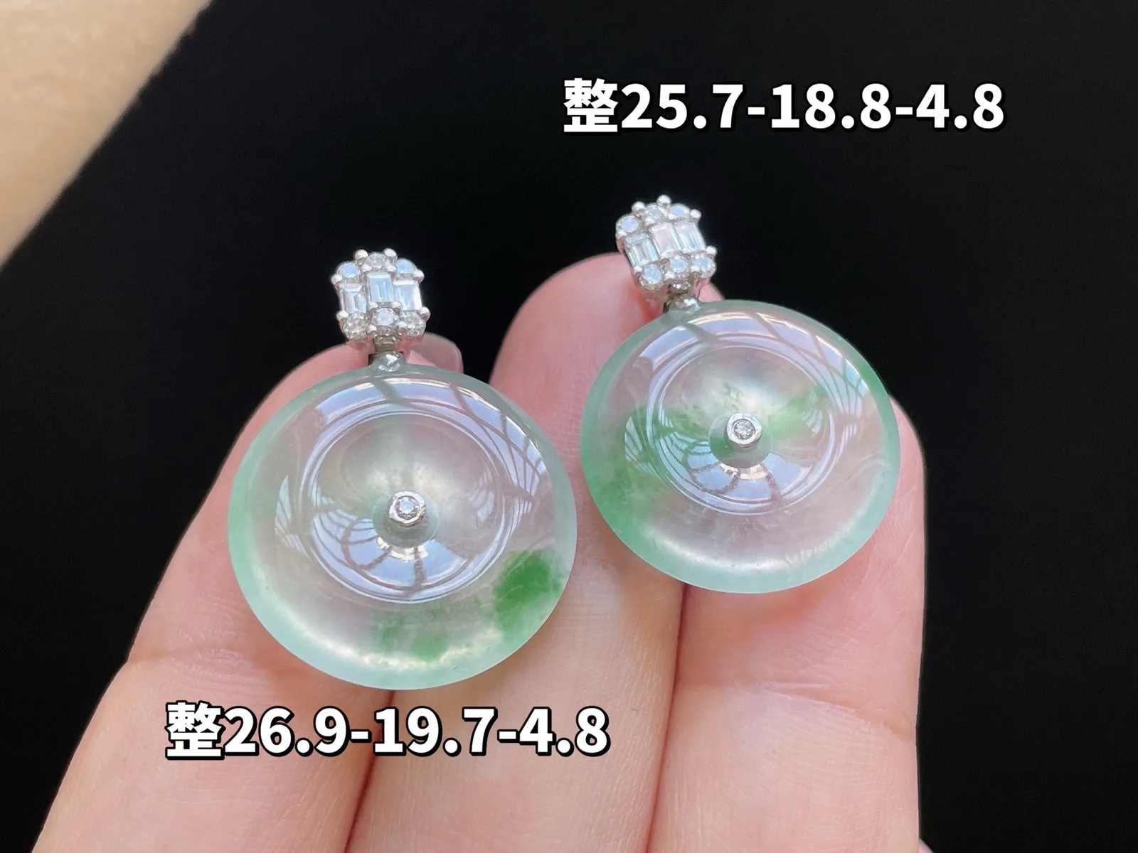 18K 冰种飘绿·平安扣
单件价
整26.9-19.7-4.8
整25.7-18.8-4.8