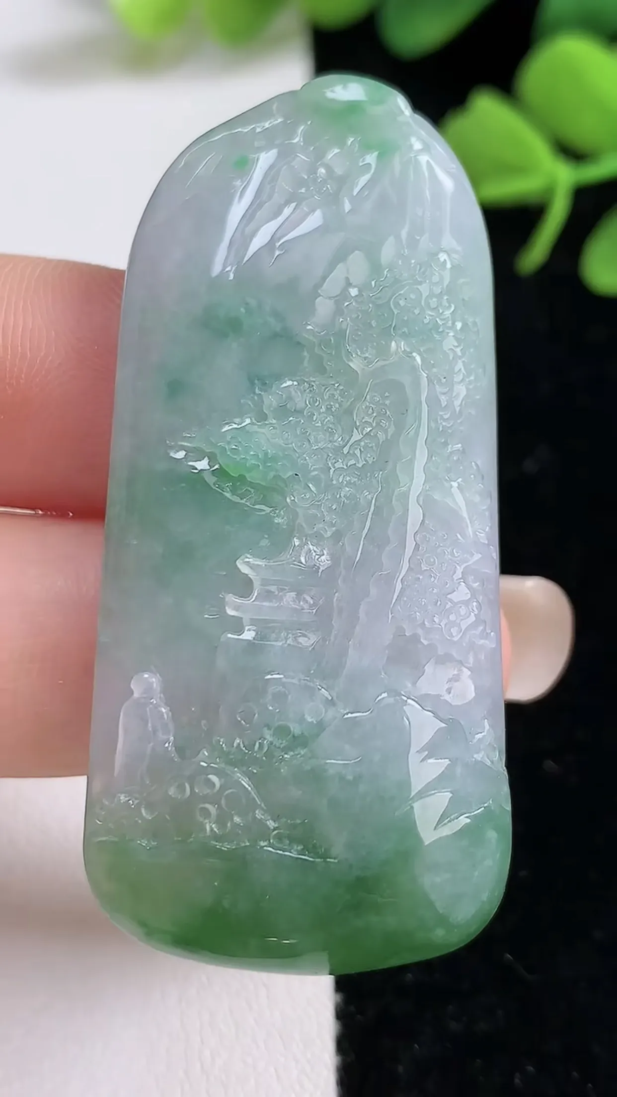缅甸天然翡翠a货 老坑料起胶冰润 飘绿意境山水牌吊坠，尺寸50.3-23.5-8.6mm  y 18