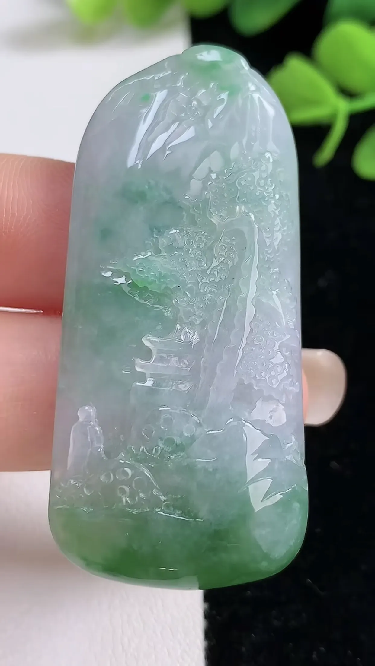 缅甸天然翡翠a货 老坑料起胶冰润 飘绿意境山水牌吊坠，尺寸50.3-23.5-8.6mm  y 18.99