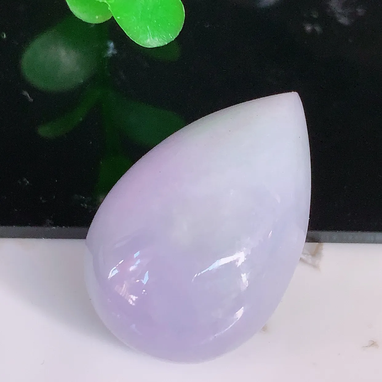 自然光实拍，水润紫罗兰翡翠水滴吊坠，翠色灵动，玉质细腻，颜色漂亮，品相佳，佩戴佳品！#1.2