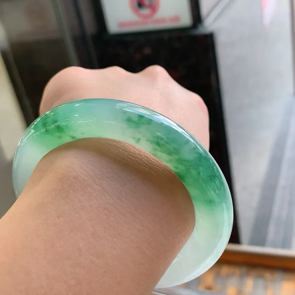 圆条冰玻绿花 无瑕 尺寸:54.1/11.7 种色兼备