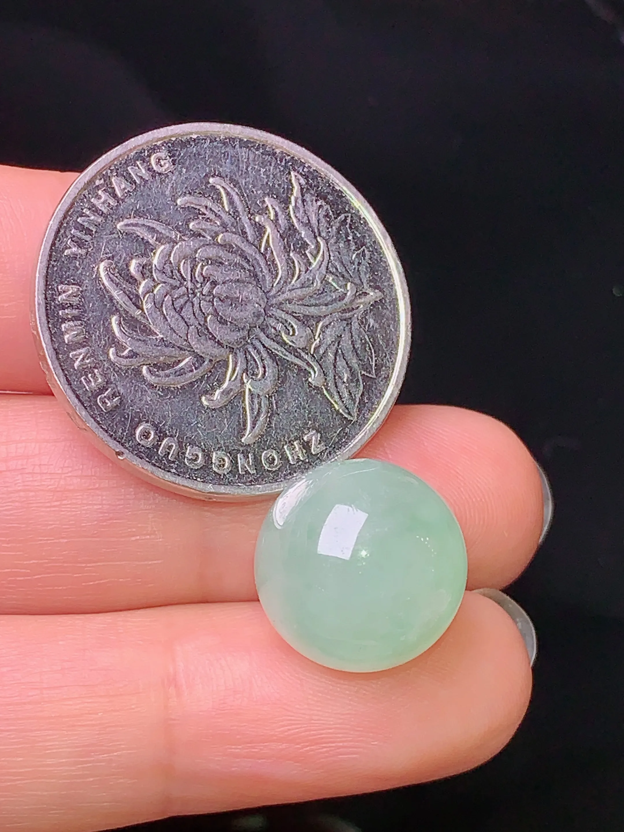 浅绿圆珠 玉质细腻 色泽清新艳丽 整体尺寸13