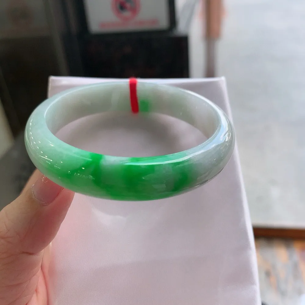 正圈冰糯阳绿 无瑕 尺寸:53.6/12/6.8 色好️️