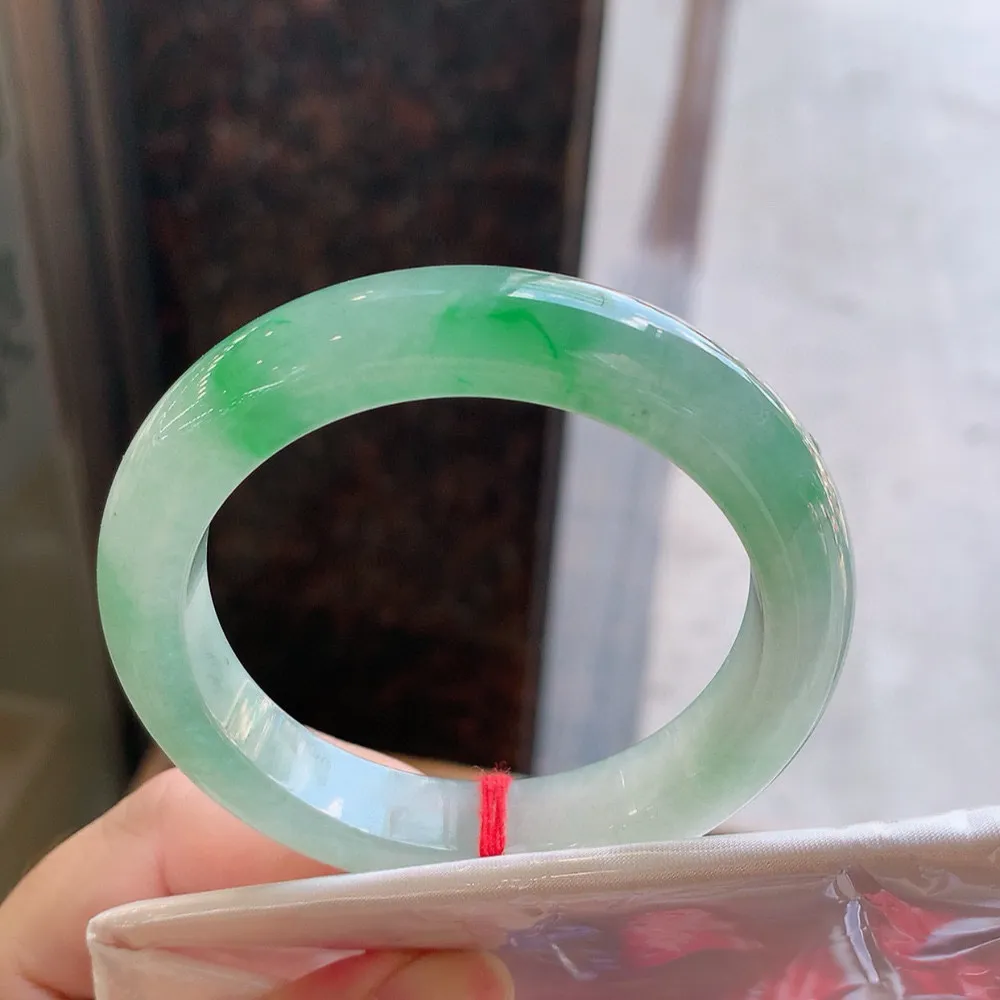 正圈冰阳绿 无瑕 尺寸:52.4/11.4/8.8 种色兼备