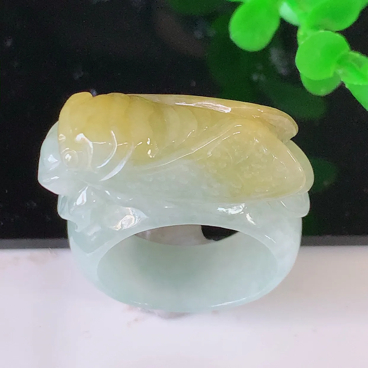 自然光实拍，黄翡金蟾扳指，19mm内径翡翠扳指，冰润指环，玉扳指，财源滚滚，玉质细腻起胶，20圈口，种水好！#81.4尺寸31.5*19-12*9.2
