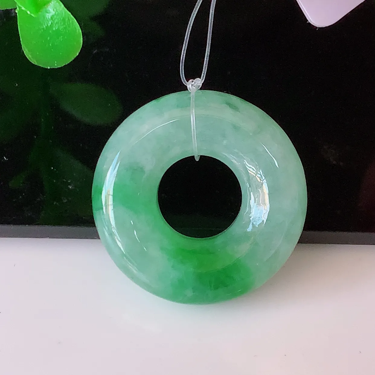 自然光实拍，冰飘花翡翠平安扣吊坠，冰透，灵动飘逸，寓意平平安安，平安扣佩戴端庄漂亮！#49.4