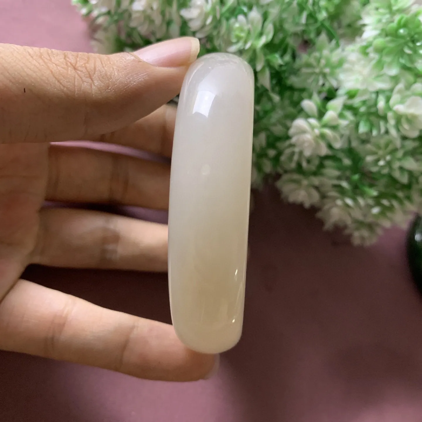 土豪款，和田玉59.5圈口白加藕粉色手镯！圈口59.5宽16玉质细腻油润 底色纯净 脂粉好，品质好