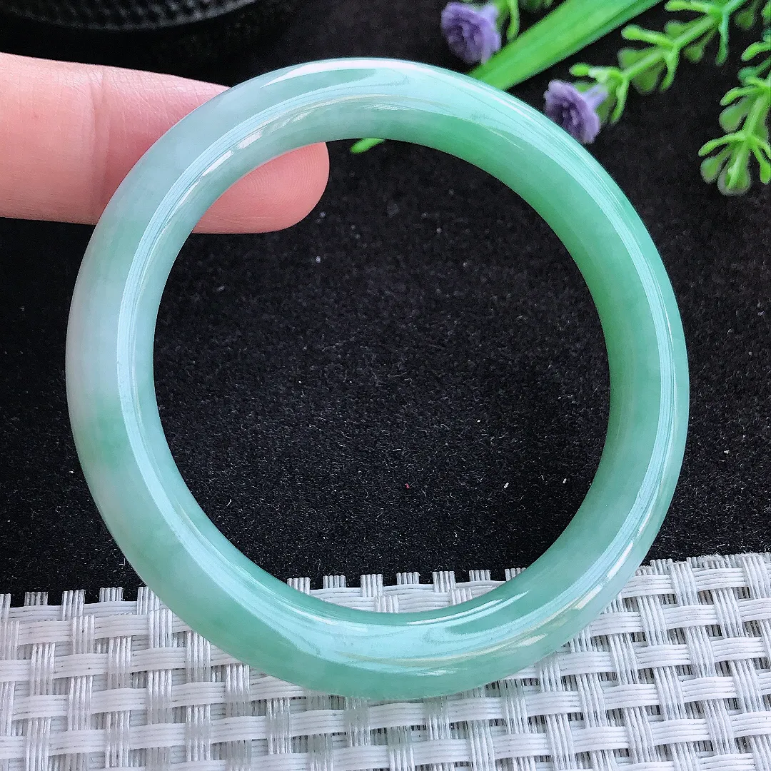 自然光51.5/8.8/8.6老坑精美冰润满绿圆条手镯天然翡翠玉镯百搭女款