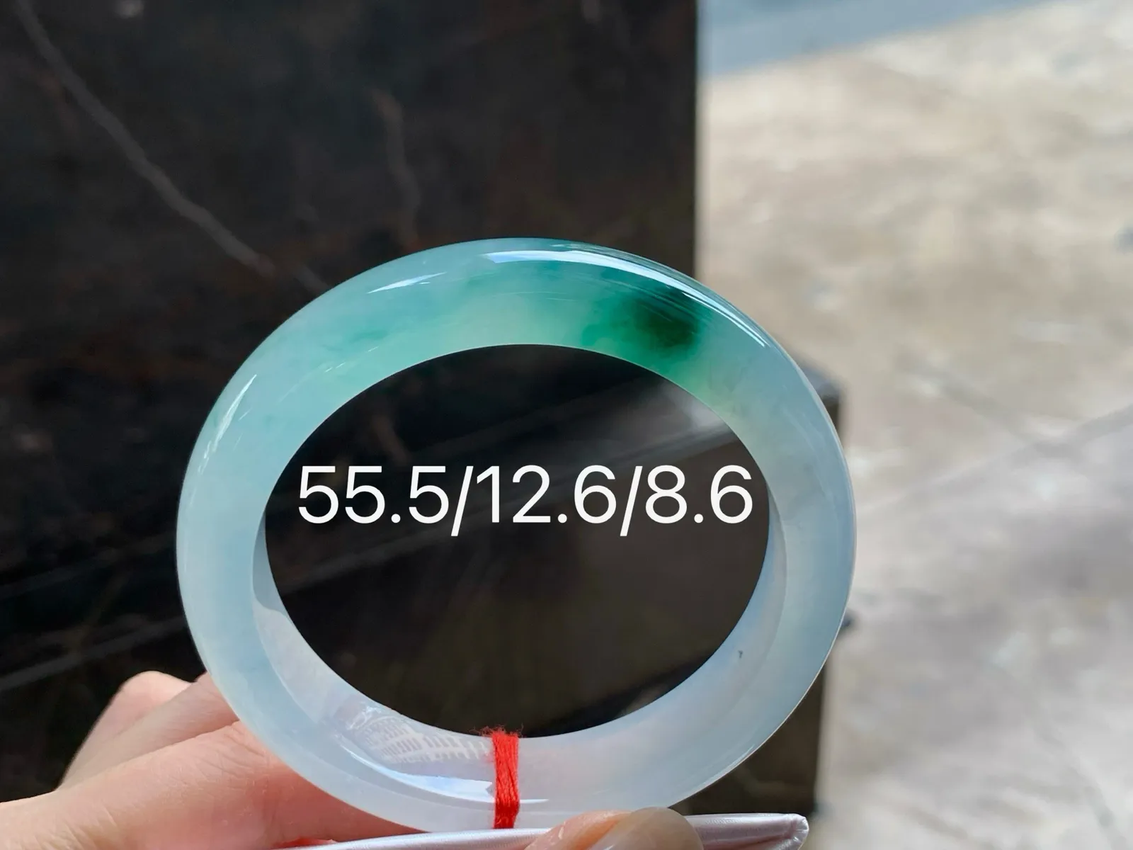 冰种色花手镯
55.5/12.6/8.6