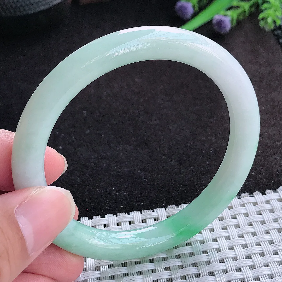 自然光55/8.5/8.7老坑精美温润飘阳绿圆条手镯天然翡翠玉镯百搭女款