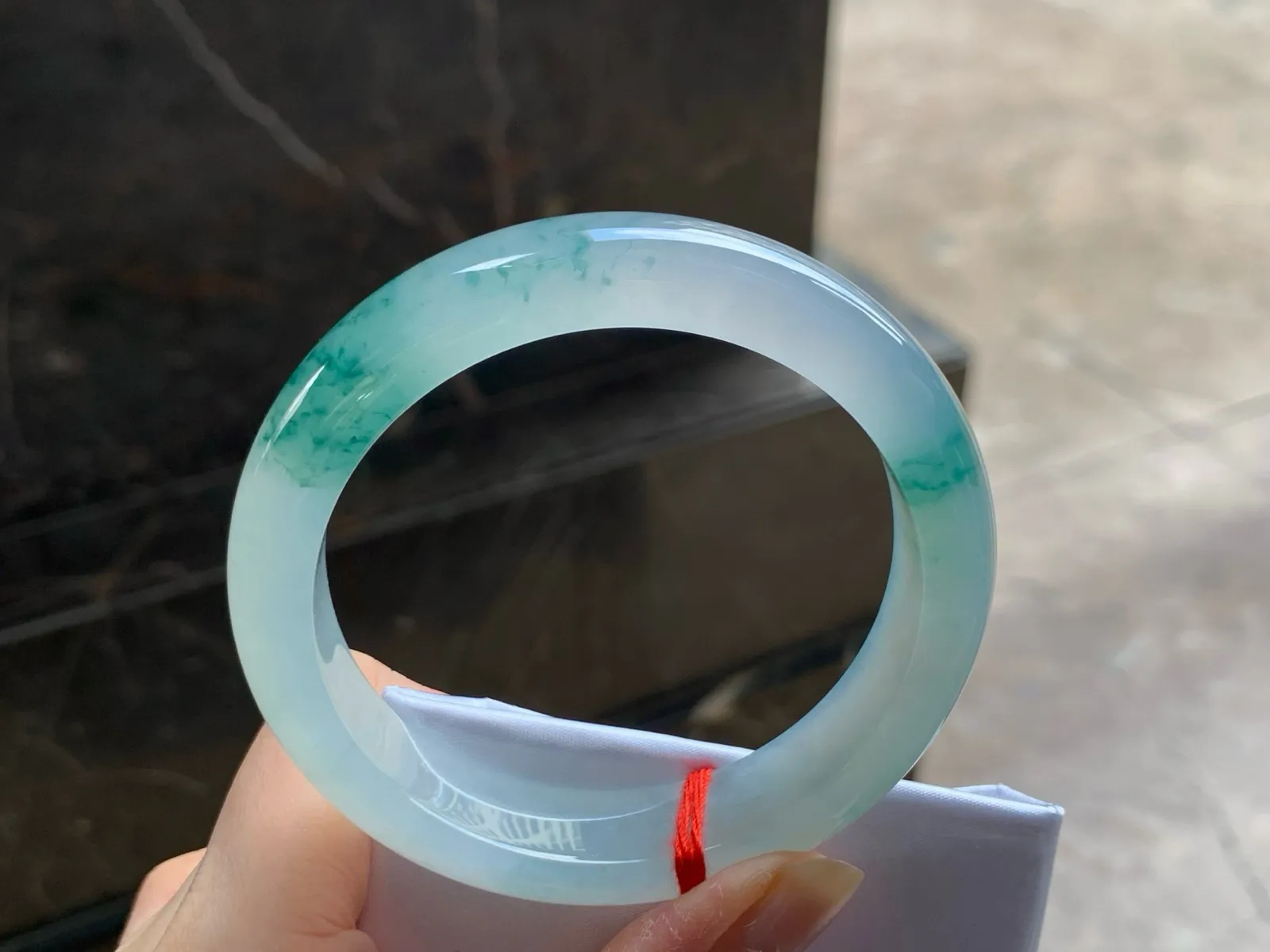 冰种飘花手镯
57/13/8.4