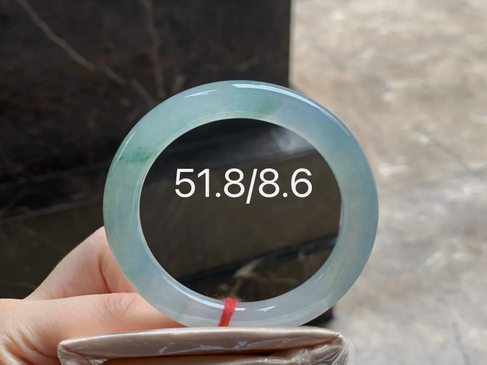 冰种飘花细圆条手镯
51.8/8.6