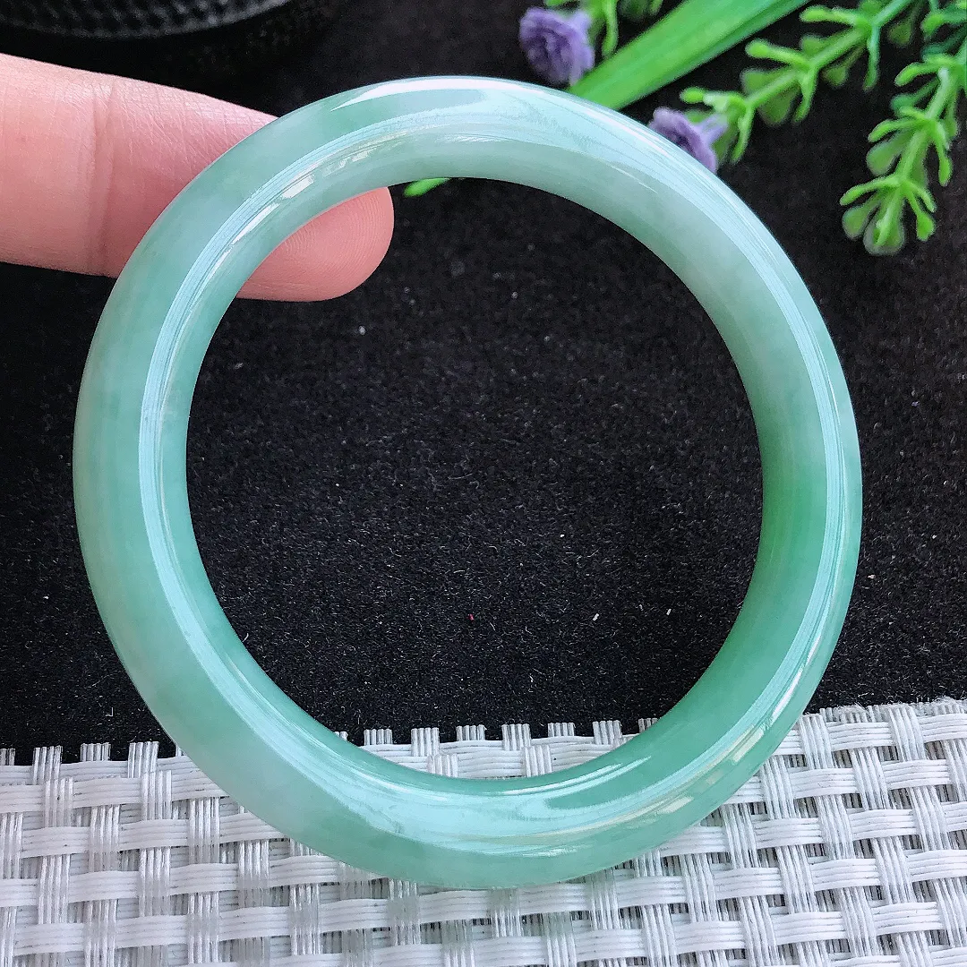 自然光51.5/8.8/8.6老坑精美冰润满绿圆条手镯天然翡翠玉镯百搭女款
