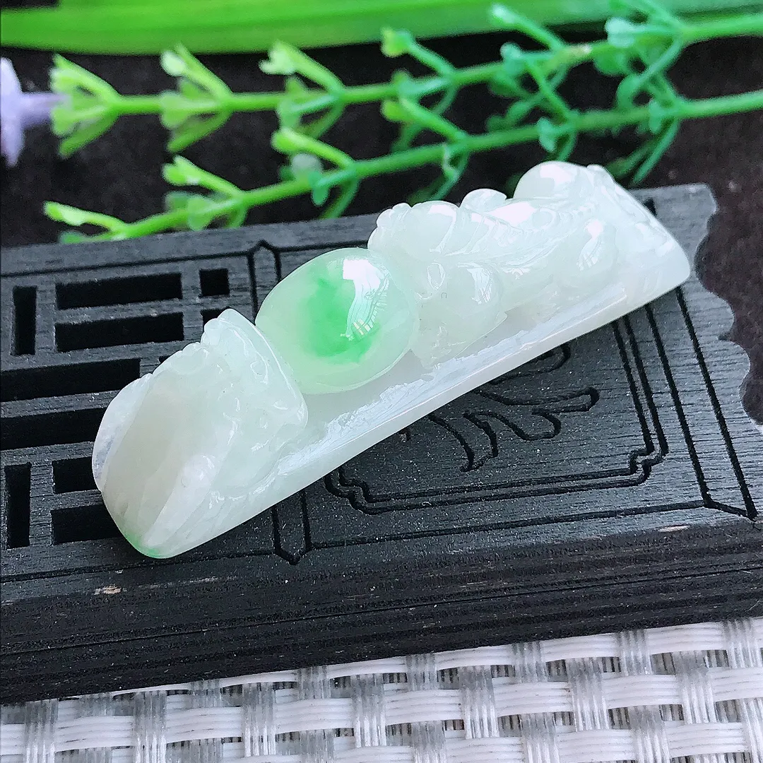 自然光49.8/10.8/14.5老坑精美冰润飘绿龙钩手牌天然翡翠玉坠挂件