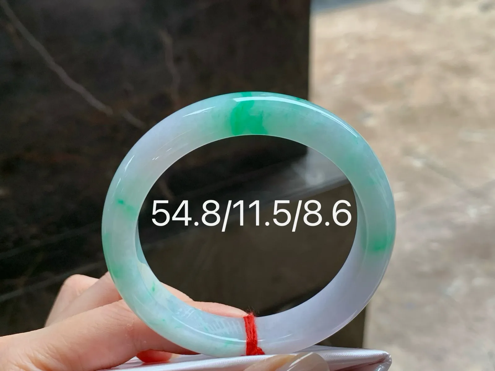 阳绿手镯
54.8/11.5/8.6
