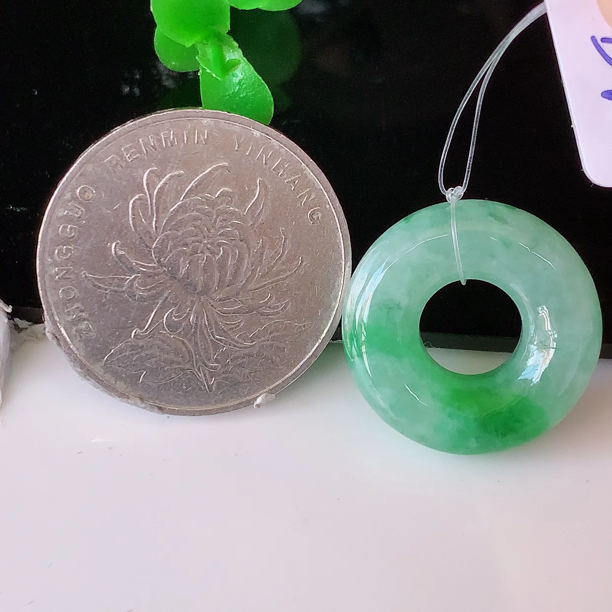 自然光实拍，冰飘花翡翠平安扣吊坠，冰透，灵动飘逸，寓意平平安安，平安扣佩戴端庄漂亮！#49.4