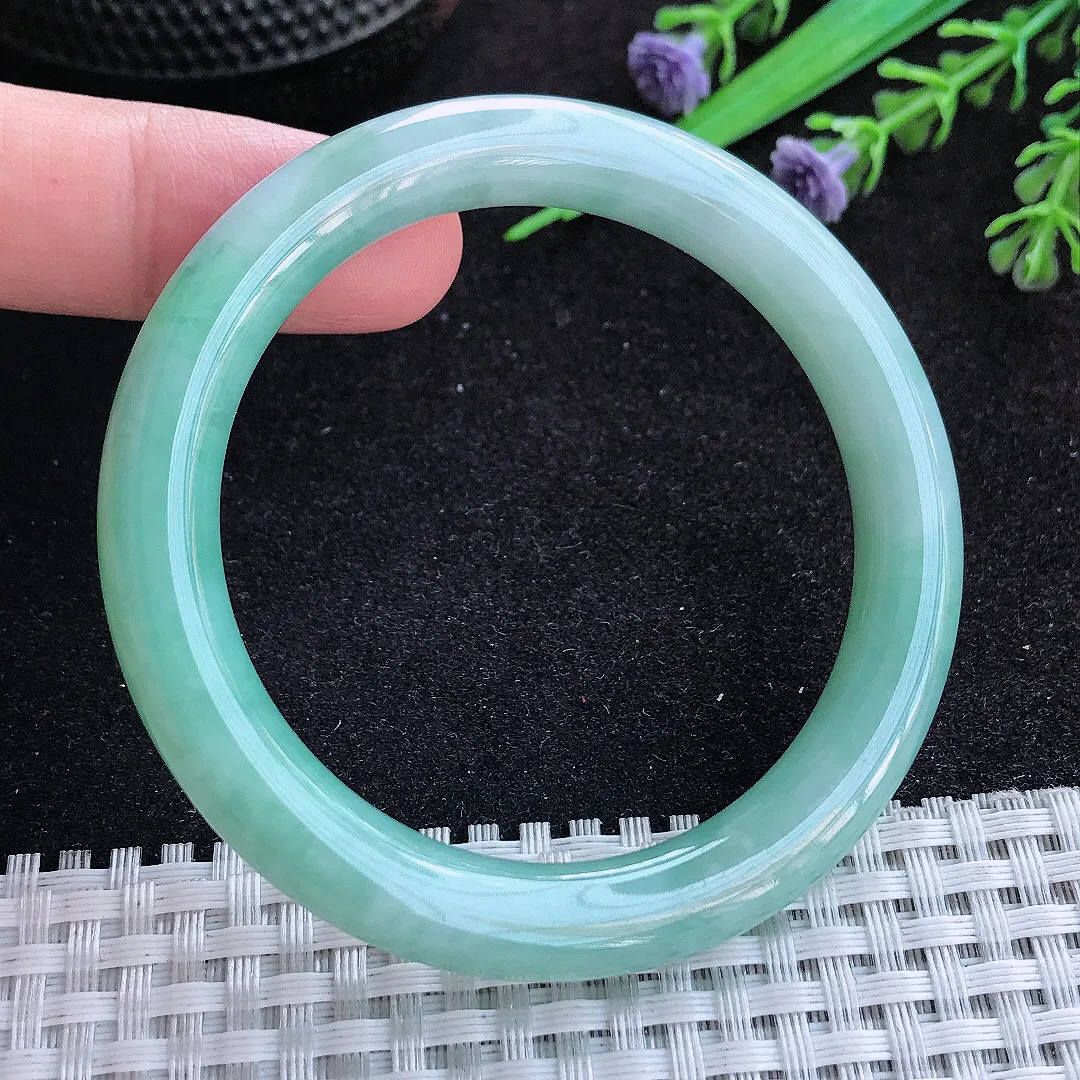 自然光51.5/8.8/8.6老坑精美冰润满绿圆条手镯天然翡翠玉镯百搭女款