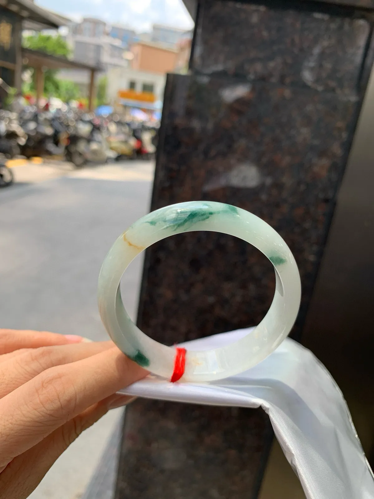 蓝花正圈54.2-6.5-13底妆水润，几抹蓝花点缀，水墨丹青，意境清秀