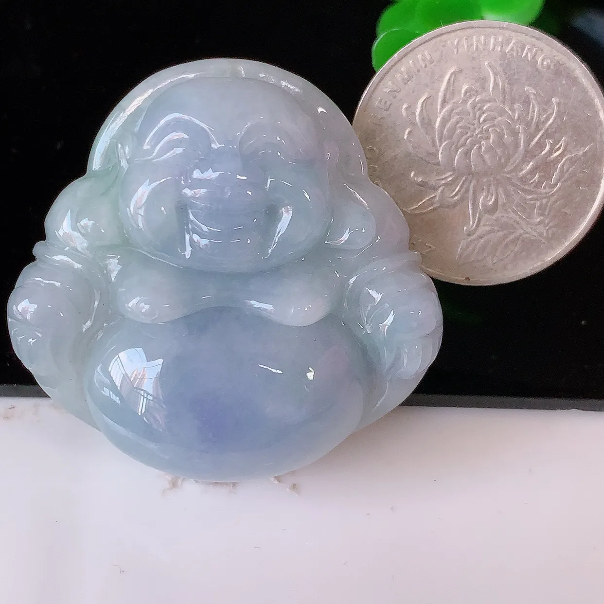 自然光实拍，大件厚装冰润紫罗兰翡翠佛公吊坠，翡翠开心笑佛，种老水足，颜色漂亮，立体饱满圆润，佩戴效果赞#46.4