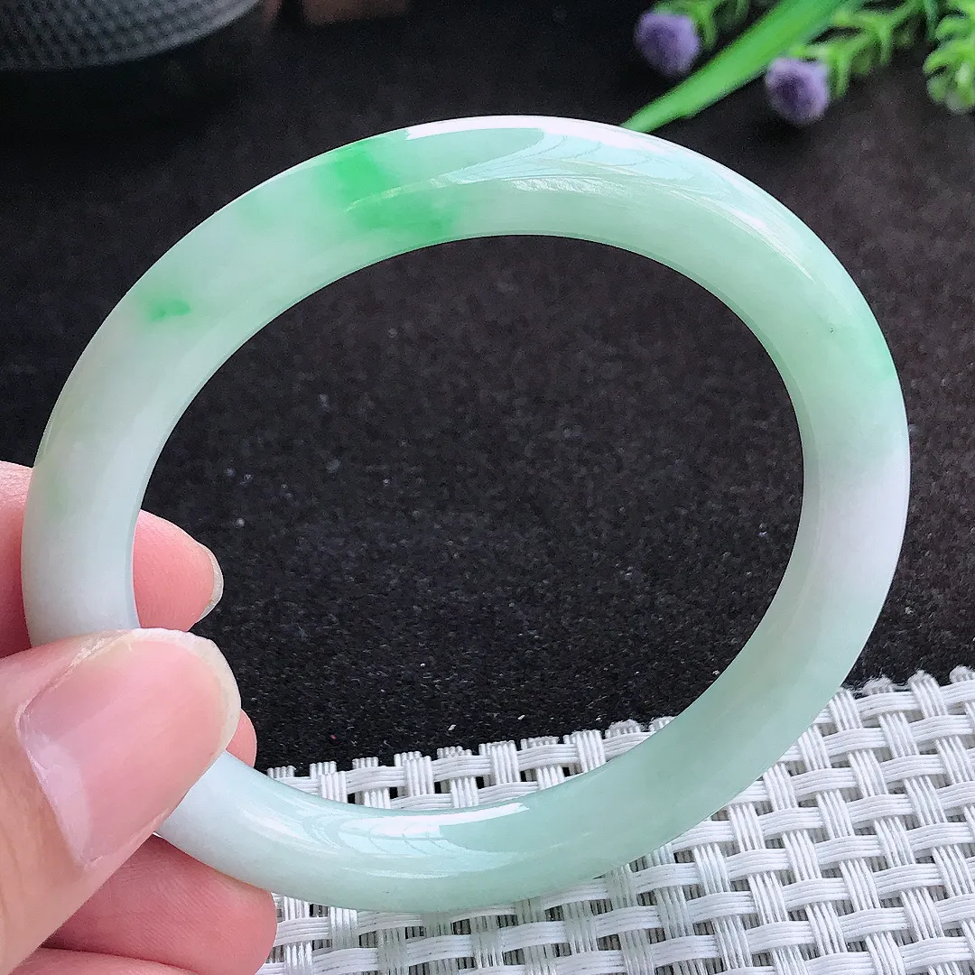 自然光55/8.5/8.7老坑精美温润飘阳绿圆条手镯天然翡翠玉镯百搭女款