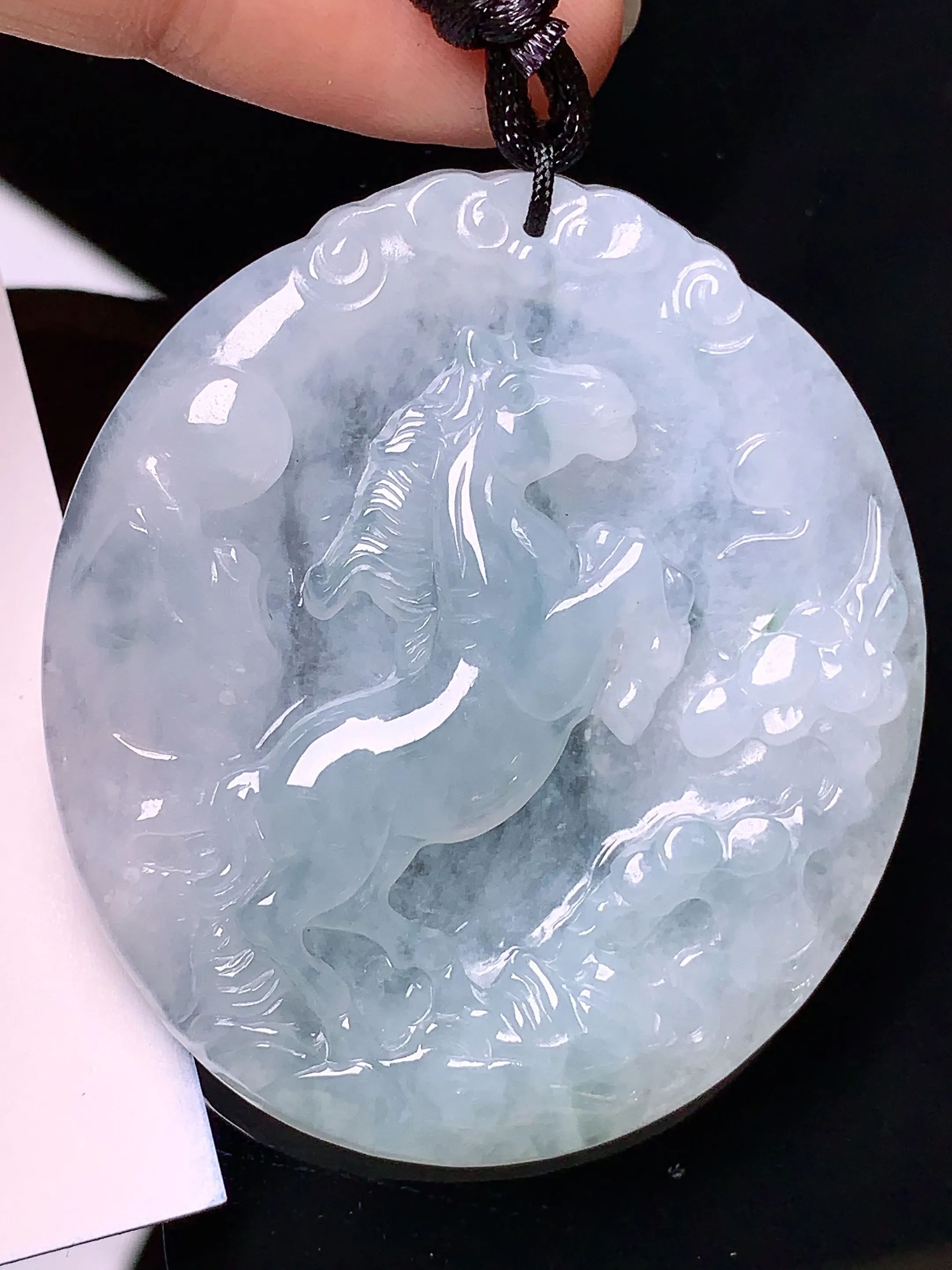 生肖马牌吊坠 玉质细腻 色泽清新艳丽 整体尺寸49.7*44.3*5.5