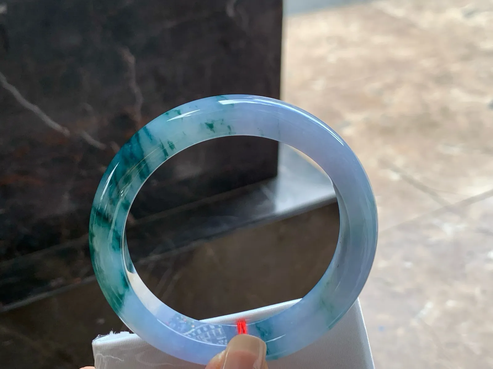 紫罗兰飘花手镯
水润独特 57.5/12.8/9
