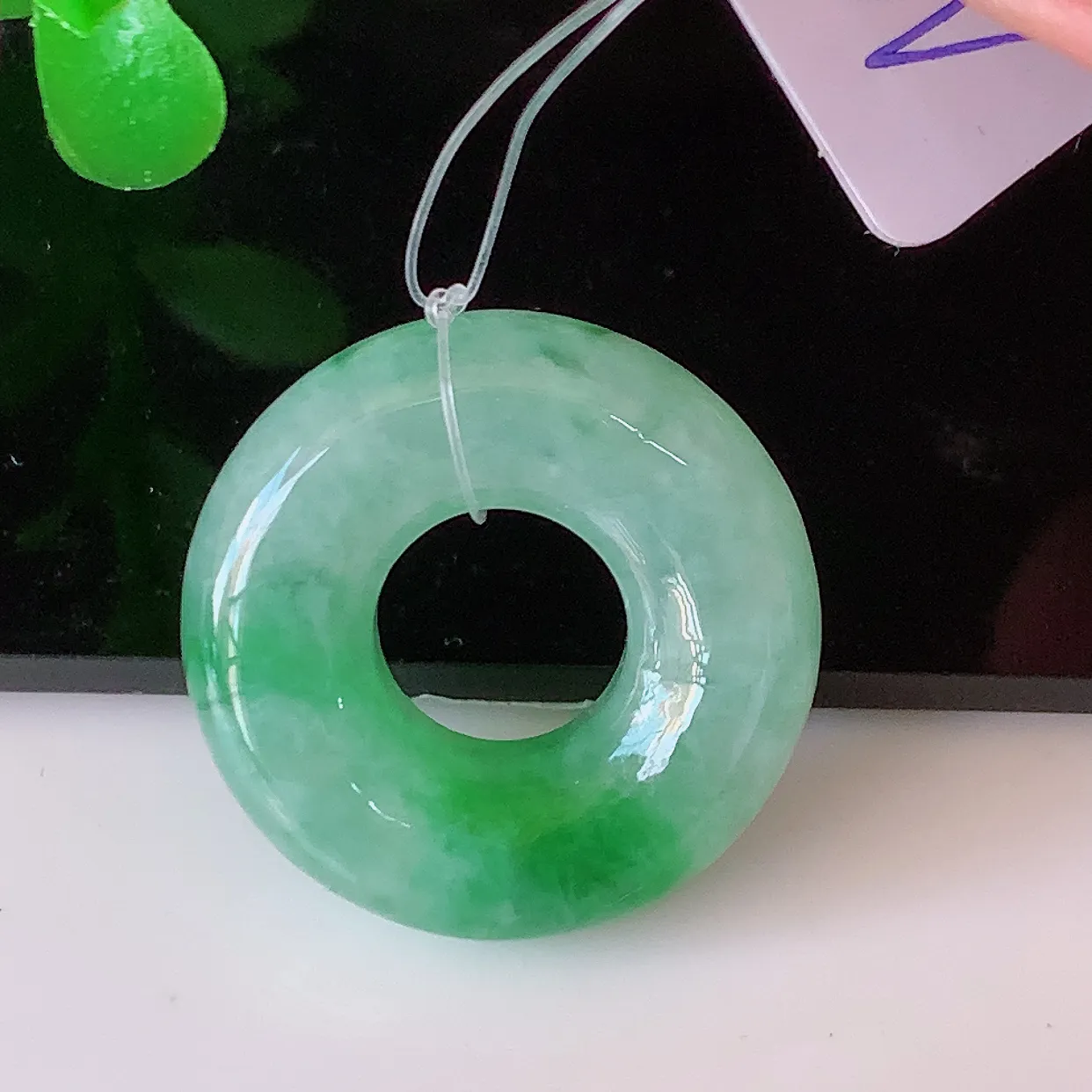 自然光实拍，冰飘花翡翠平安扣吊坠，冰透，灵动飘逸，寓意平平安安，平安扣佩戴端庄漂亮！#49.4