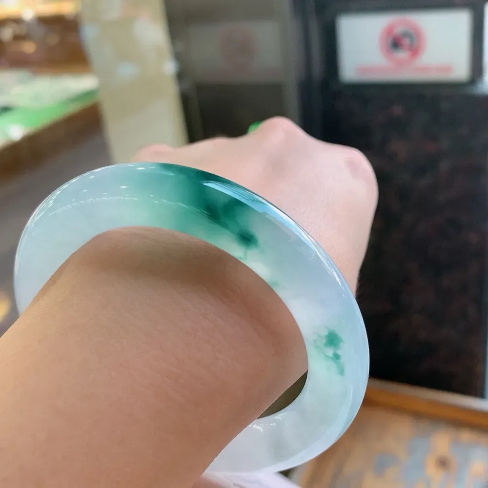 圆条高冰飘花 无瑕 尺寸:56.5/11.9 花美 种水好