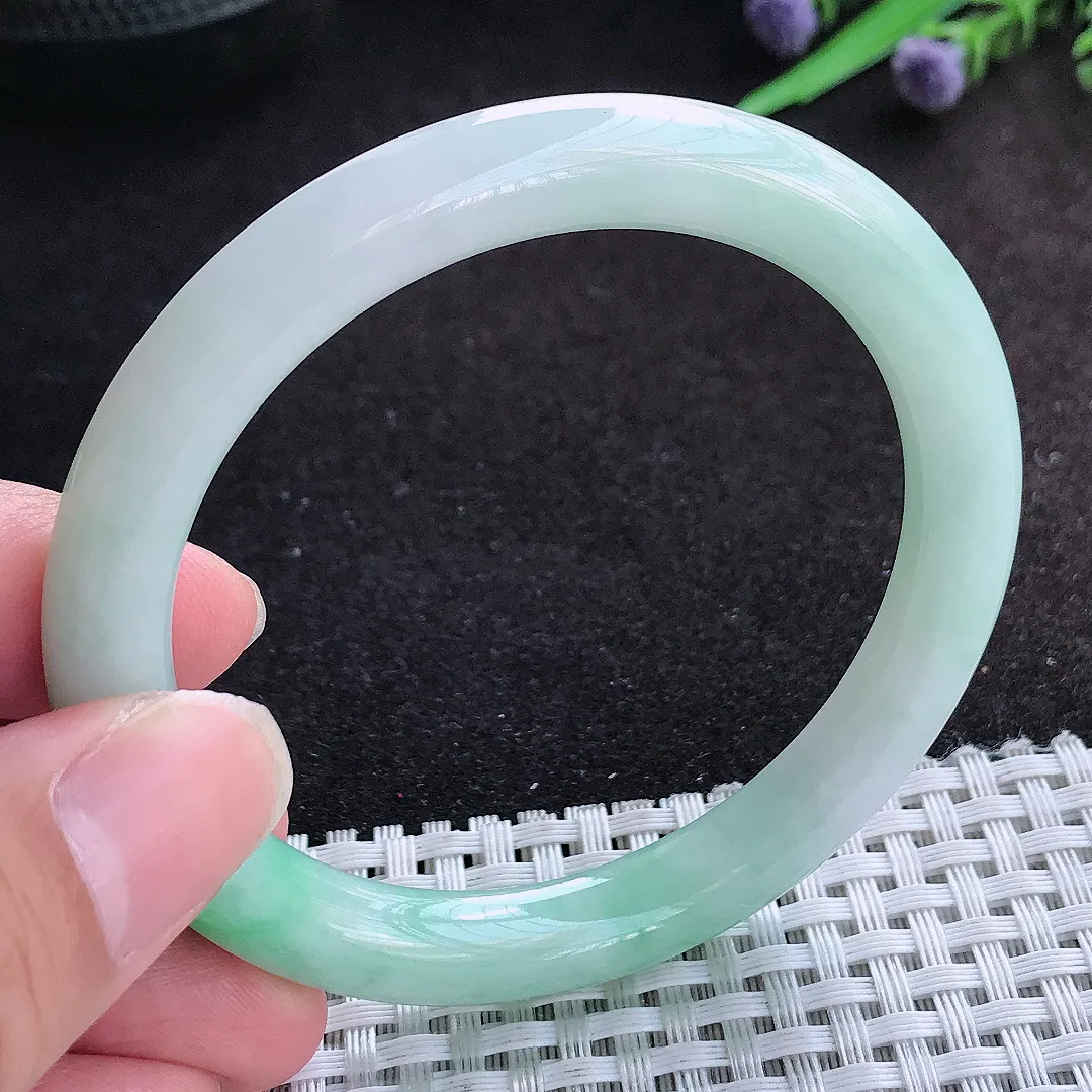 自然光55/8.5/8.7老坑精美温润飘阳绿圆条手镯天然翡翠玉镯百搭女款