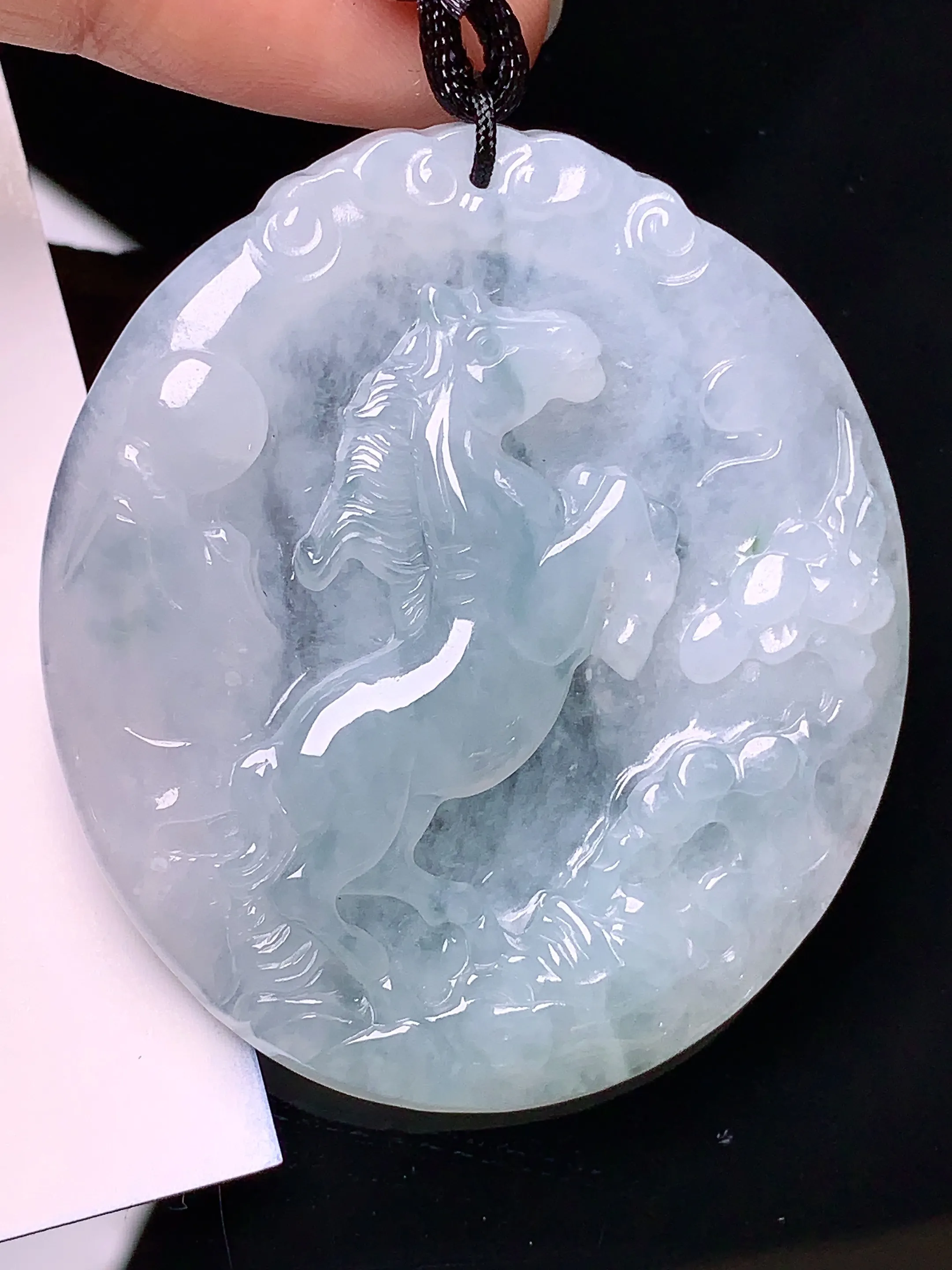生肖马牌吊坠 玉质细腻 色泽清新艳丽 整体尺寸49.7*44.3*5.5