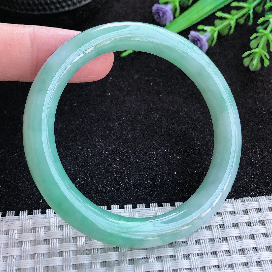 自然光51.5/8.8/8.6老坑精美冰润满绿圆条手镯天然翡翠玉镯百搭女款