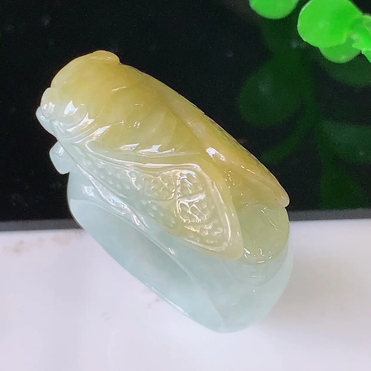 自然光实拍，黄翡金蟾扳指，19mm内径翡翠扳指，冰润指环，玉扳指，财源滚滚，玉质细腻起胶，20圈口，种水好！#81.4尺寸31.5*19-12*9.2