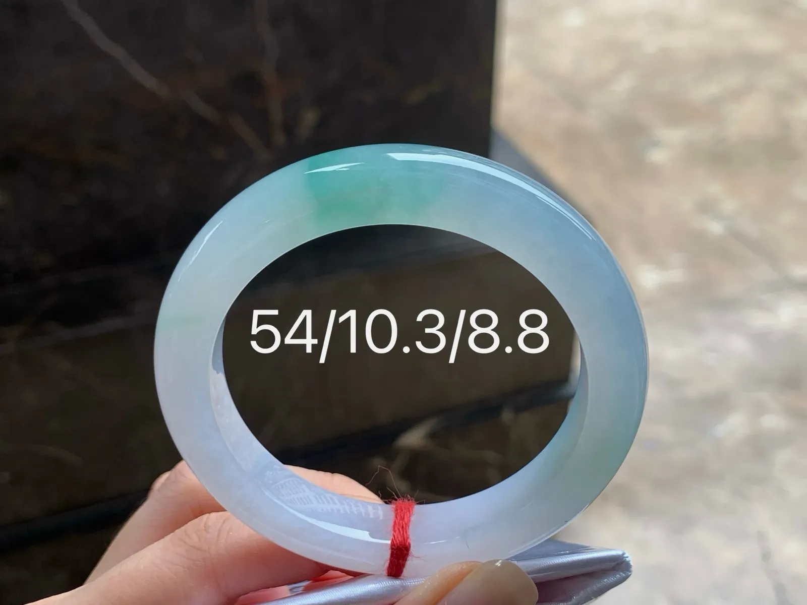 糯冰飘花手镯
54/10.3/8.8