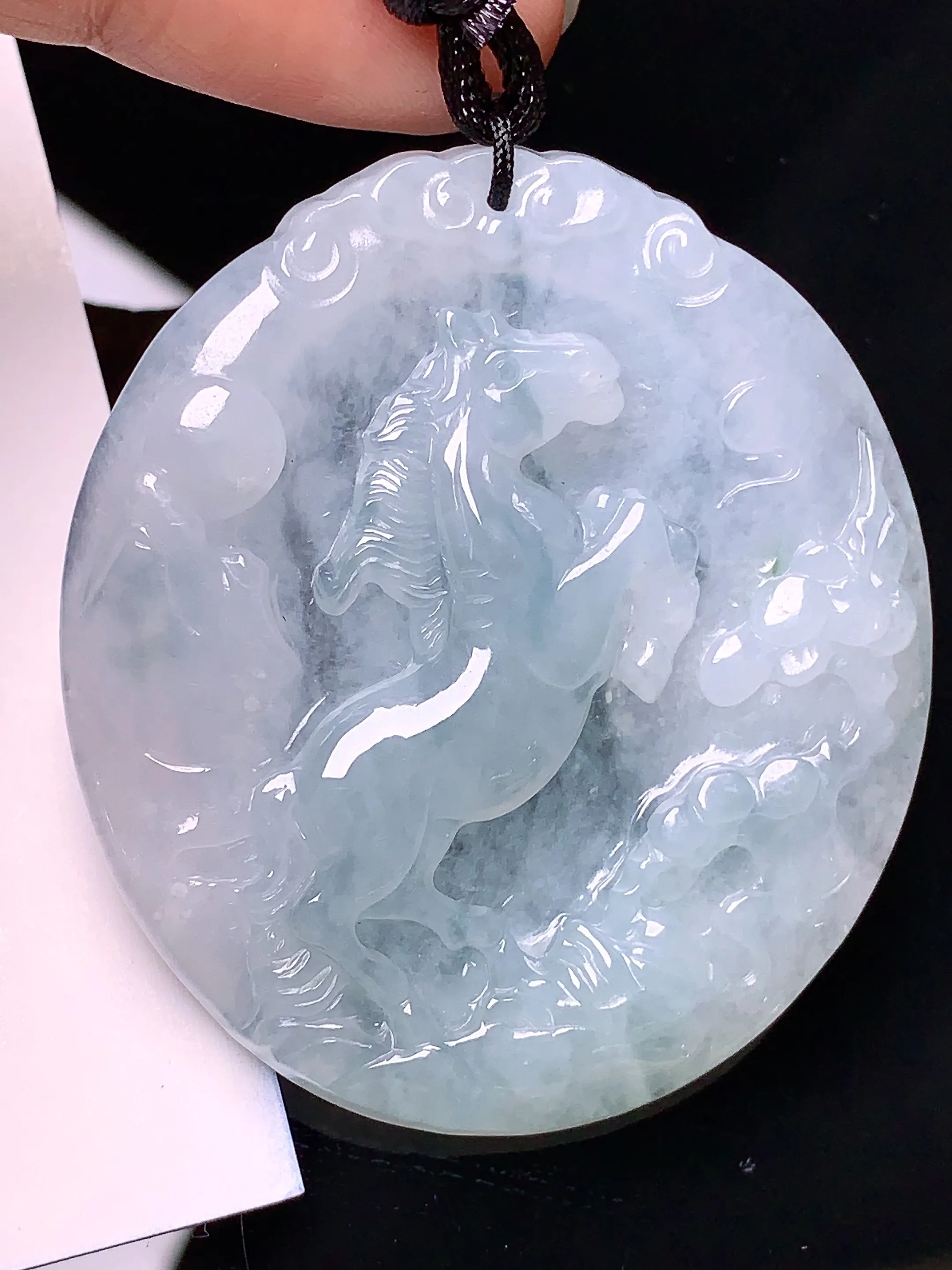 生肖马牌吊坠 玉质细腻 色泽清新艳丽 整体尺寸49.7*44.3*5.5