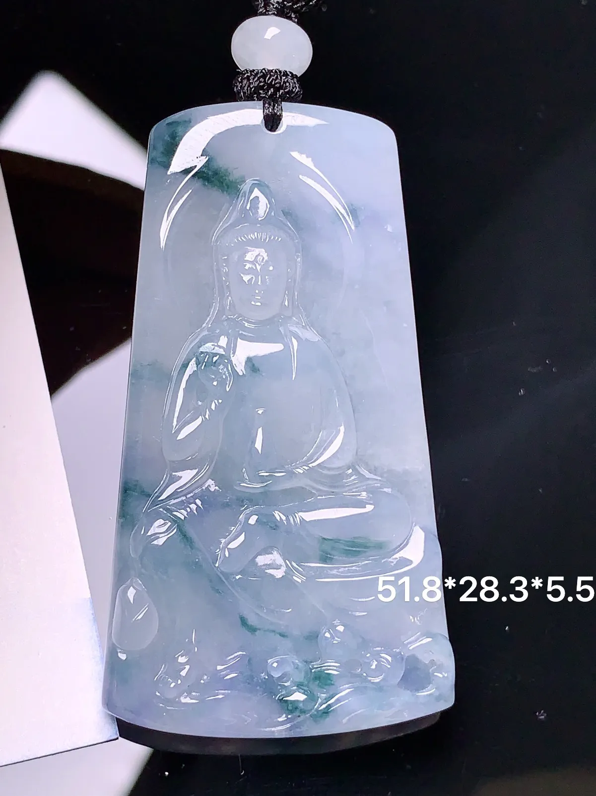 飘绿观音吊坠 玉质细腻 色泽清新艳丽 整体尺寸51.8*28.3*5.5