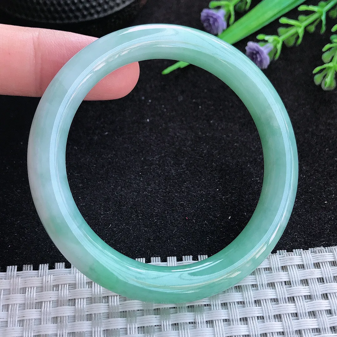 自然光51.5/8.8/8.6老坑精美冰润满绿圆条手镯天然翡翠玉镯百搭女款
