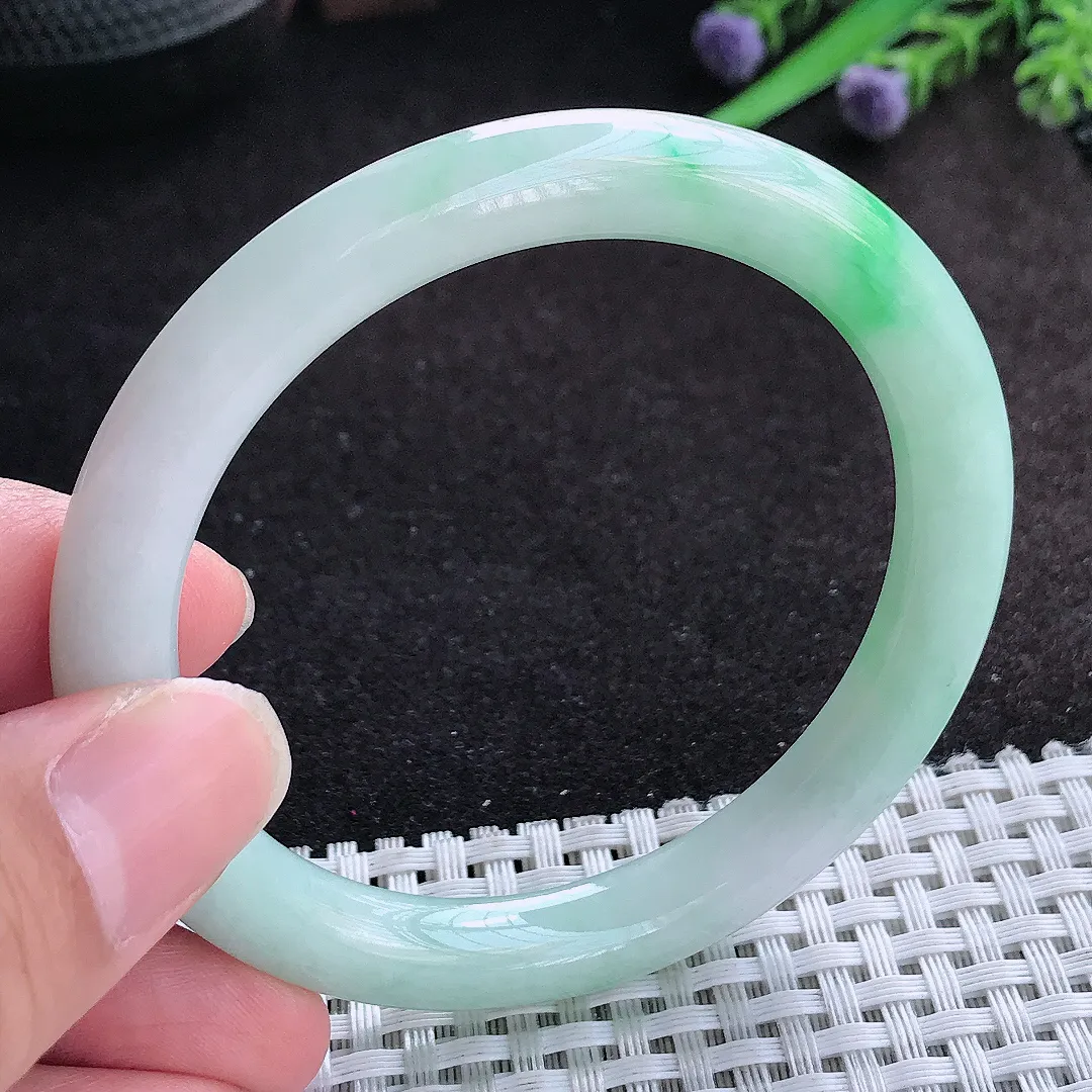 自然光55/8.5/8.7老坑精美温润飘阳绿圆条手镯天然翡翠玉镯百搭女款