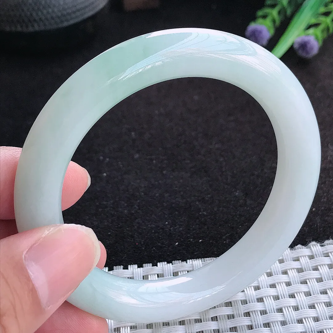 自然光54.5/10.7/10.2老坑秀气冰润浅绿圆条手镯天然翡翠玉镯百搭女款
