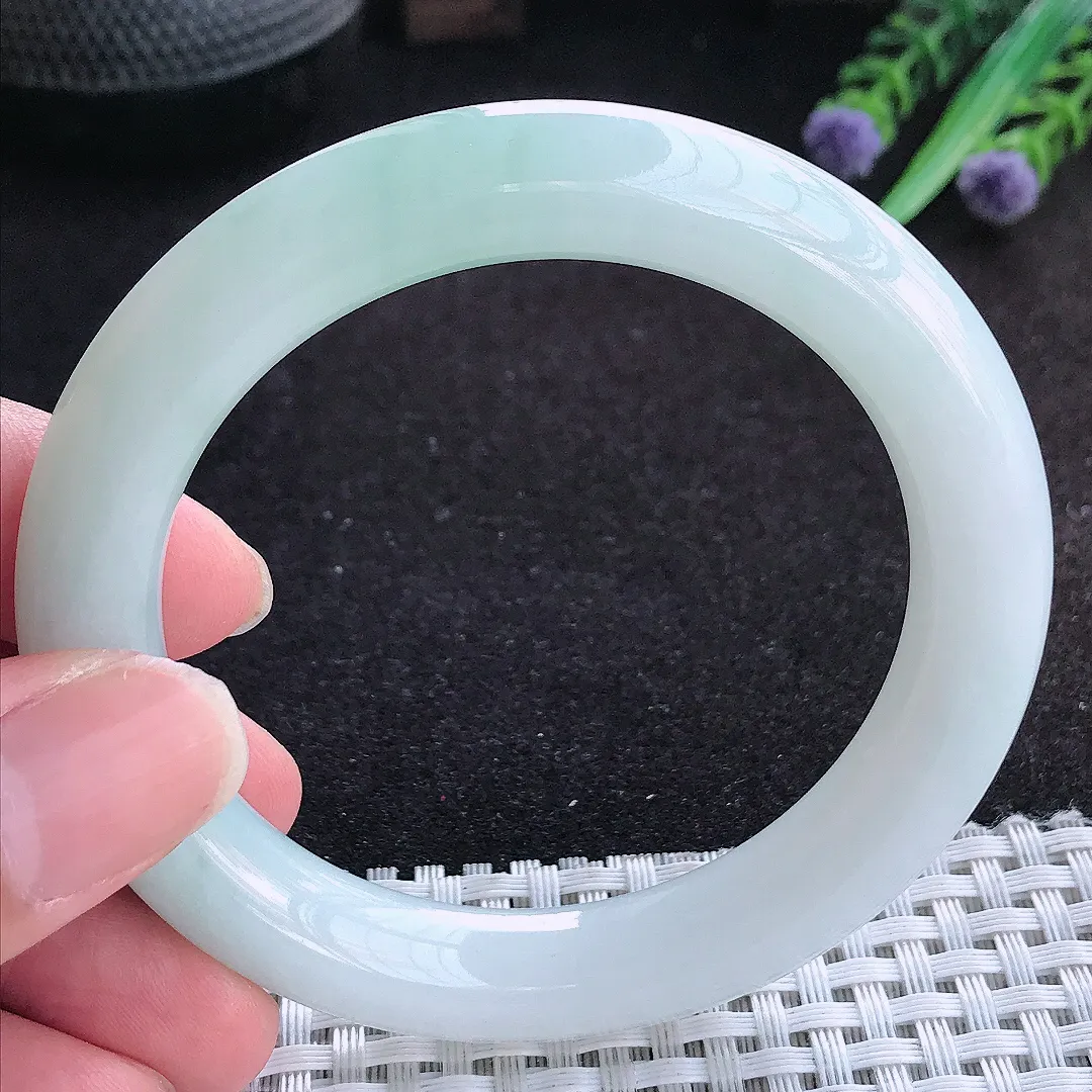 自然光54.5/10.7/10.2老坑秀气冰润浅绿圆条手镯天然翡翠玉镯百搭女款