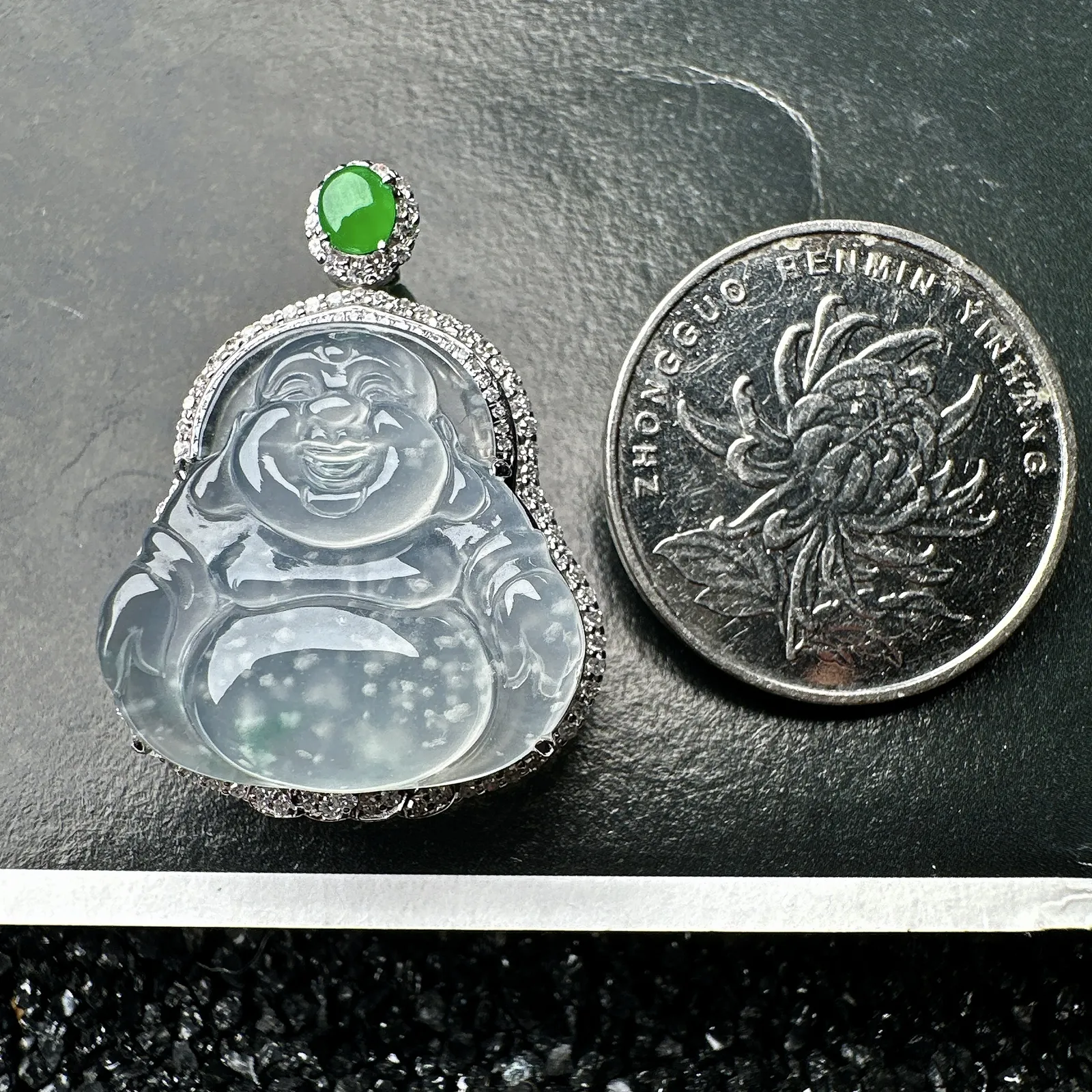 【冰种佛公吊坠】老坑雪花棉，种水上乘，晶莹剔透，纯净通透，莹光感很强，18k金钻镶嵌，裸石尺寸21*21.3*5.8毫米