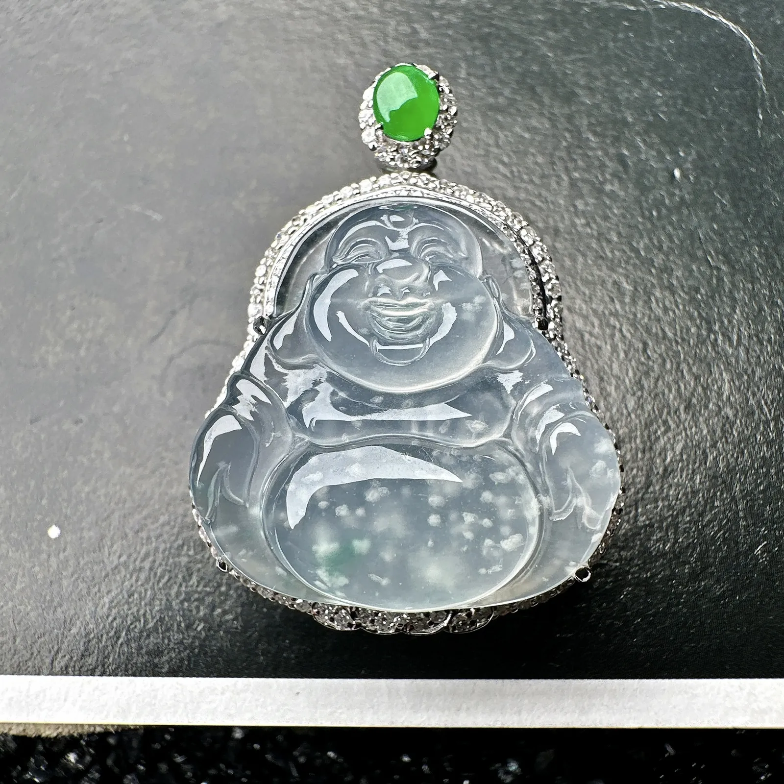 【冰种佛公吊坠】老坑雪花棉，种水上乘，晶莹剔透，纯净通透，莹光感很强，18k金钻镶嵌，裸石尺寸21*