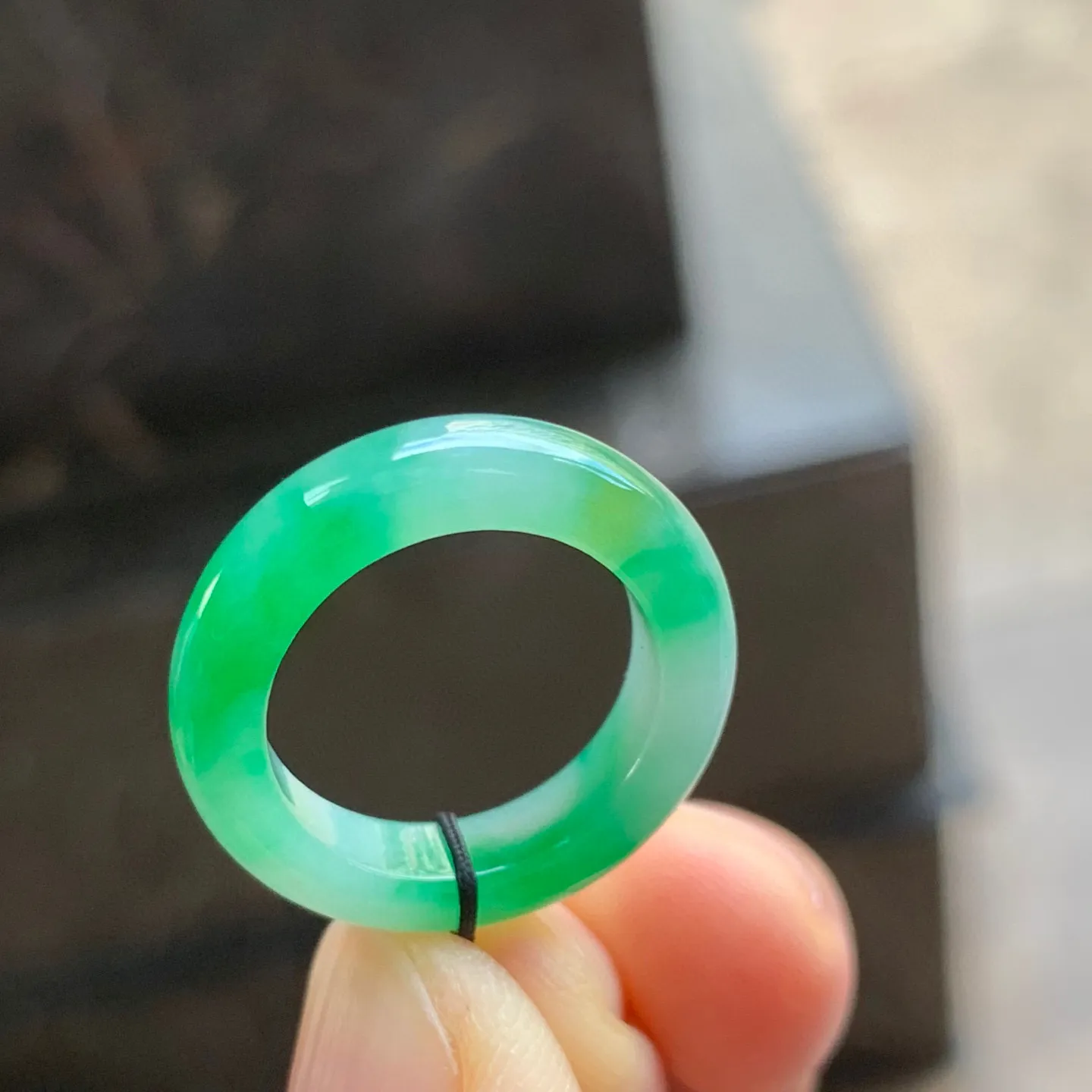 带色指环 颜色漂亮 水润