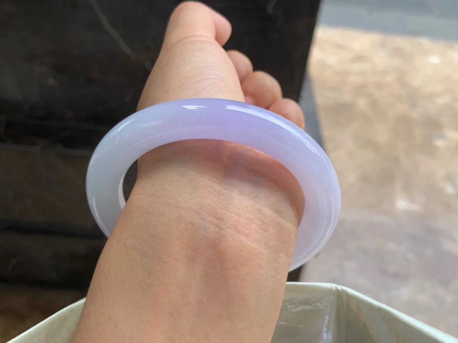 58-11mm
紫罗兰圆条手镯 底子细腻 颜色漂亮
