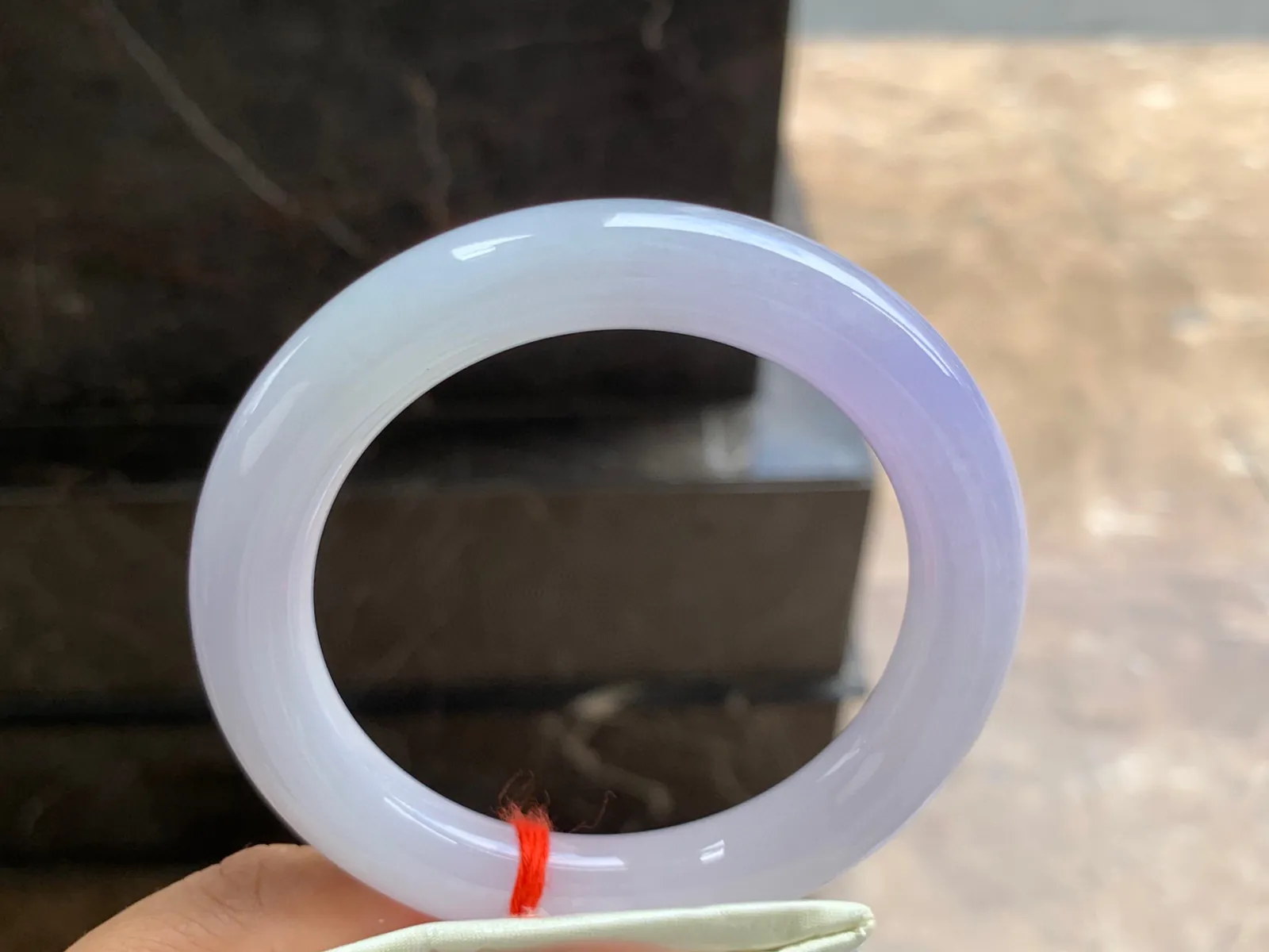 58-11mm
紫罗兰圆条手镯 底子细腻 颜色漂亮