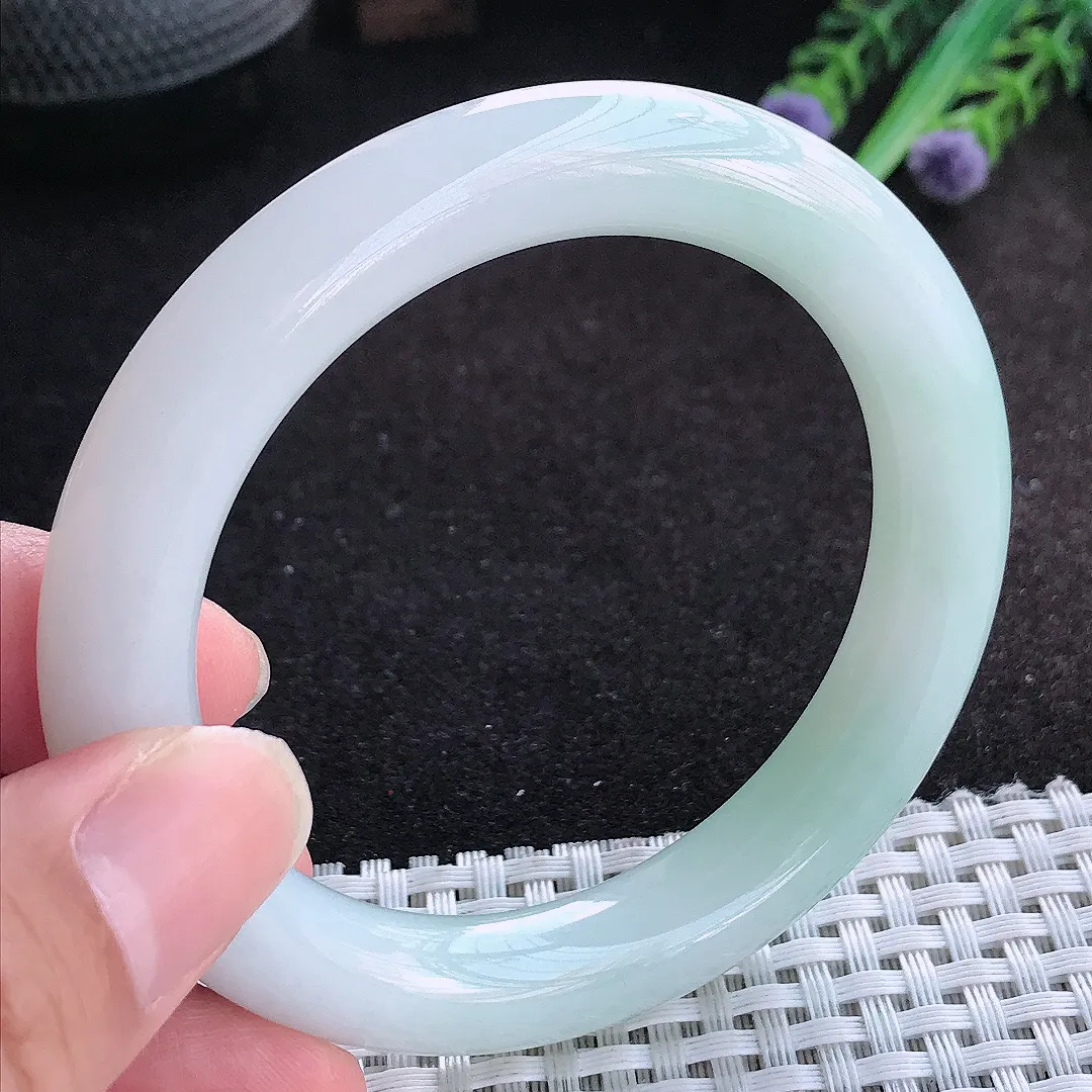 自然光54.5/10.7/10.2老坑秀气冰润浅绿圆条手镯天然翡翠玉镯百搭女款
