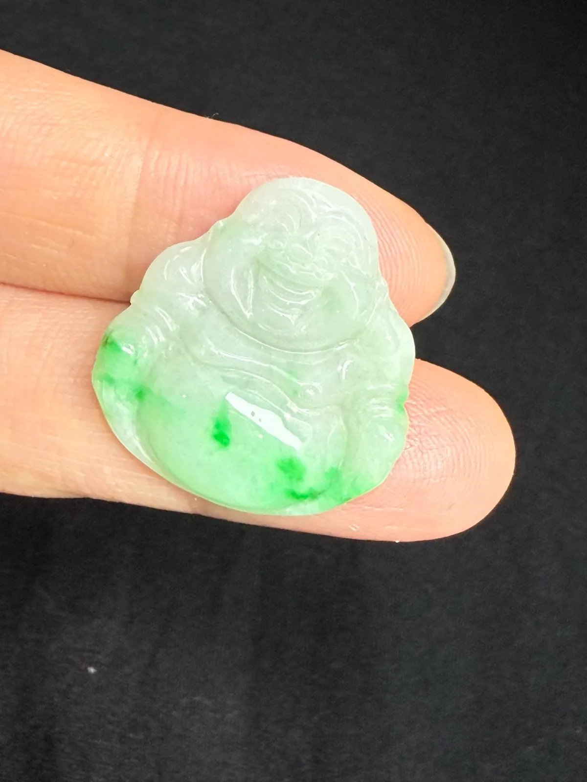 天然A货翡翠 佛公（实物更美）
规格：25*23.6*5mm