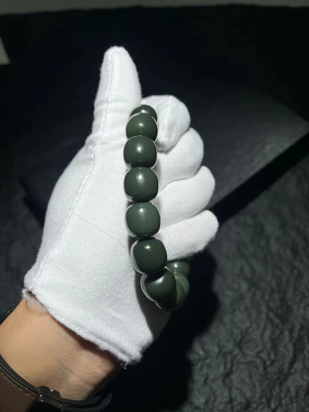 今日惊喜好物
 
籽料沙枣青质往后余生，细腻油润，温润细腻，优雅不凡。菊落的午后，品香茗，诵诗书