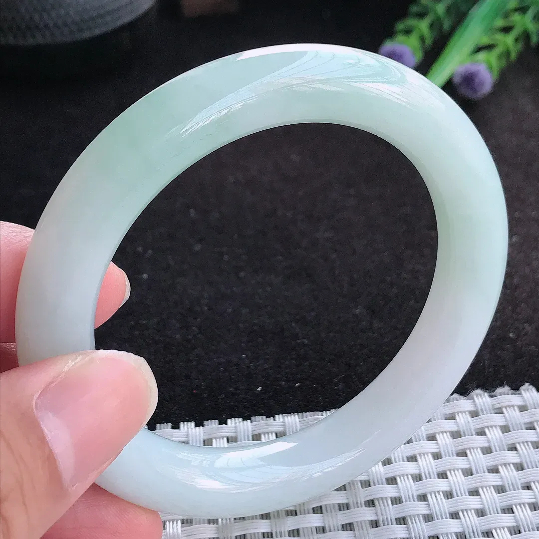 自然光54.5/10.7/10.2老坑秀气冰润浅绿圆条手镯天然翡翠玉镯百搭女款