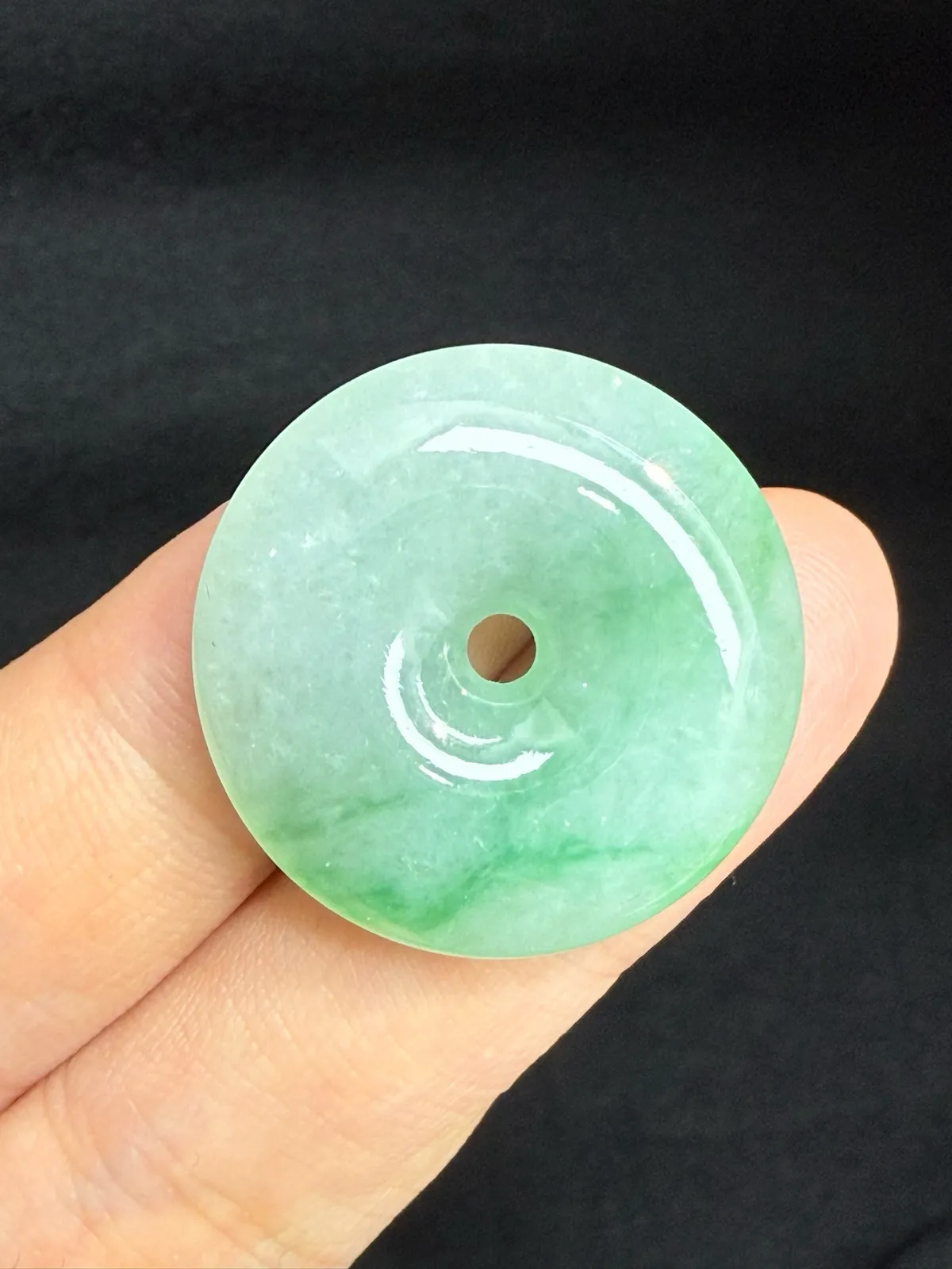 天然A货翡翠 平安扣（实物更美）
规格：28.8*6.2mm。